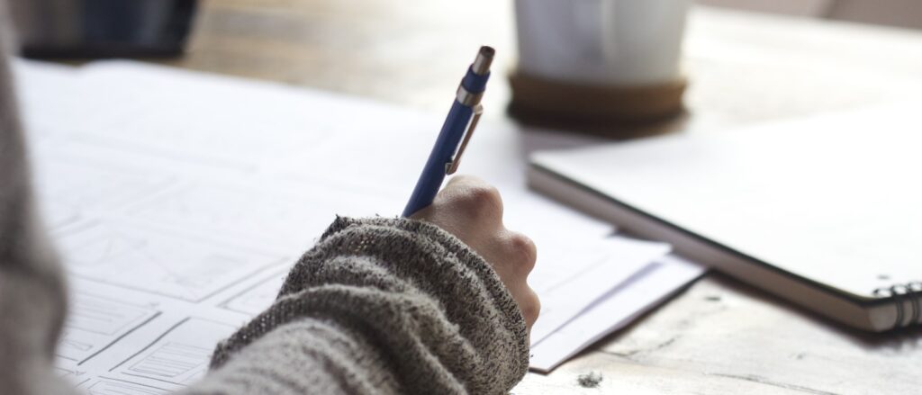 How to write AI prompts for business tasks (with a formula that works)
